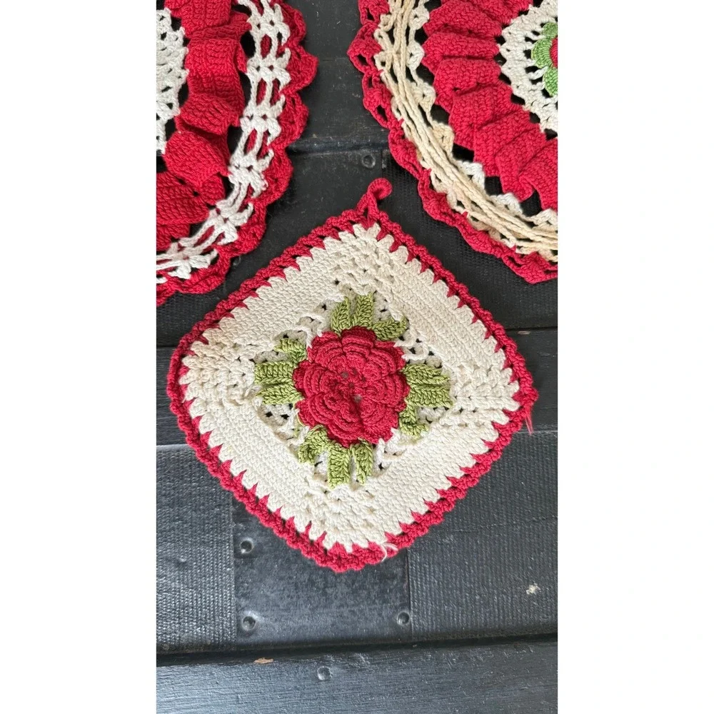 Vintage Handmade Crochet Rose Potholder Set Red Cream Green Floral 3pc